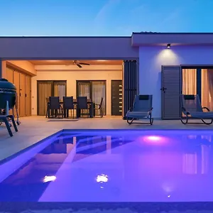  Villa Premium Nessi With Pool & Seaview Croatie