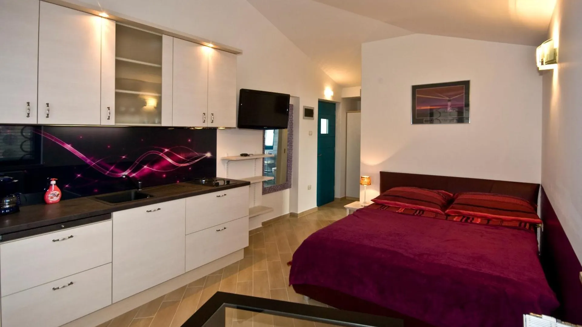 Rooms And Apartments Villa Dama PUY 0*,  크로아티아