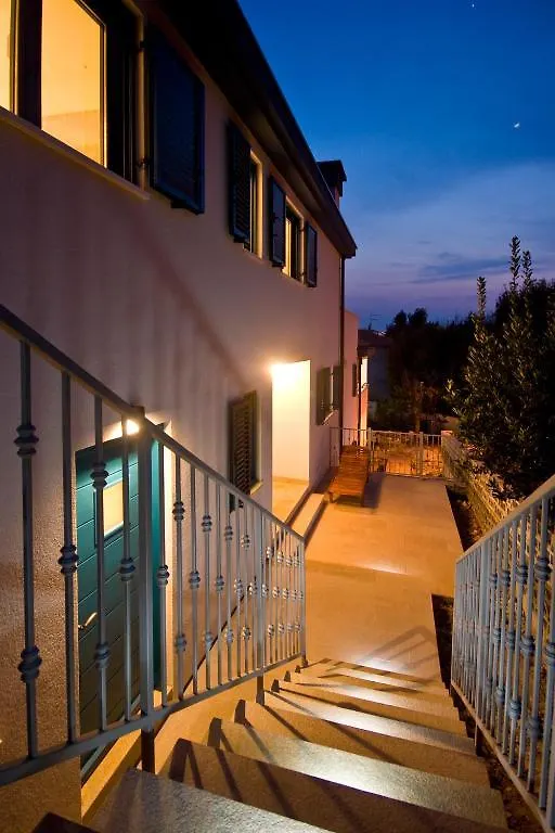 Rooms And Apartments Villa Dama PUY 크로아티아